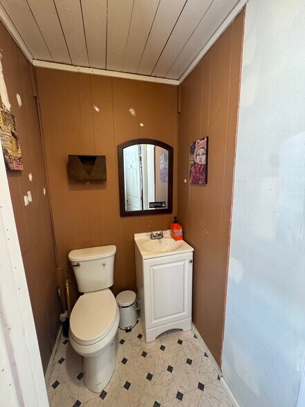 More Photos Of 2602 US-41, Greenbrier Freestanding For Sale
