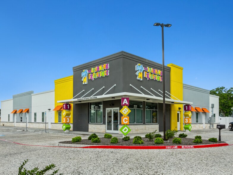 More Photos Of 16216 Moonrock Dr, Houston Freestanding For Sale