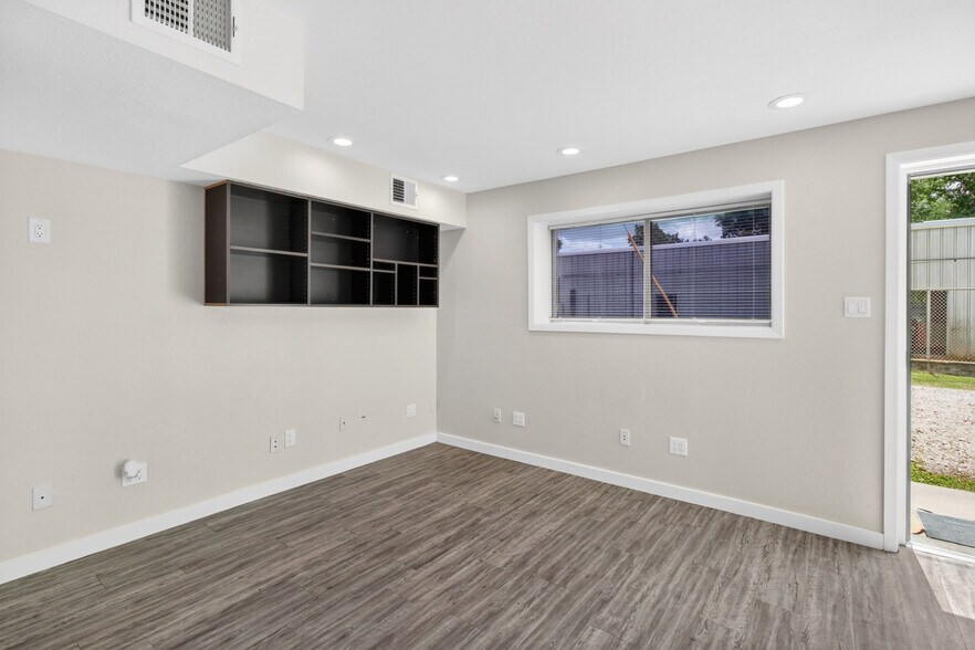 More Photos Of 2227 Golden Rd, Spring Warehouse For Lease
