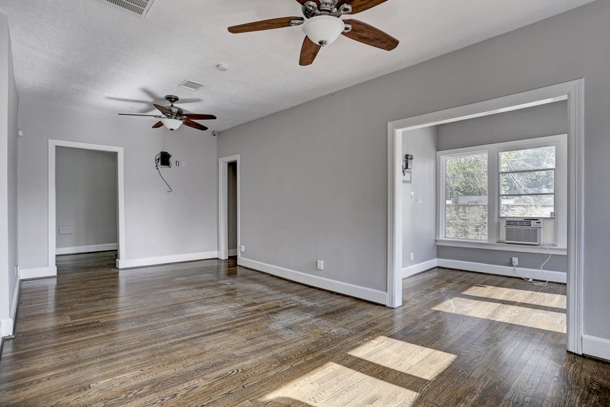 More Photos Of 4317 Montrose Blvd, Houston Storefront Retail Office For Lease