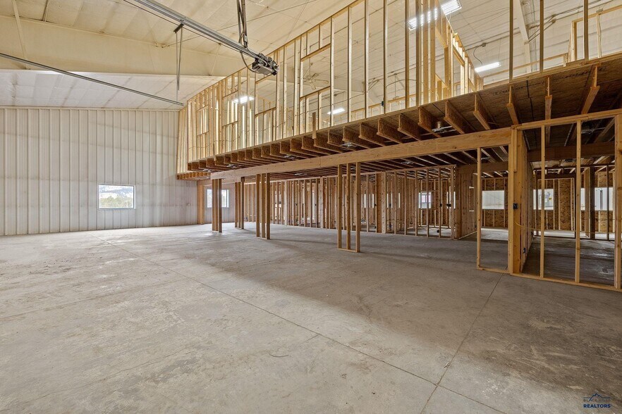 More Photos Of 27592 N 79 Hwy, Hot Springs Warehouse For Lease