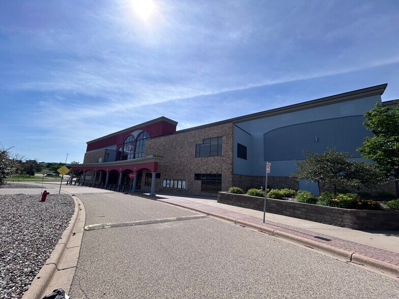 More Photos Of 14401 Burnhaven Dr, Burnsville Movie Theatre For Lease