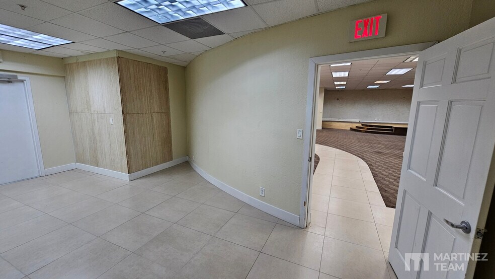 More Photos Of 4350 W Hallandale Beach Blvd, Pembroke Park Office For Lease