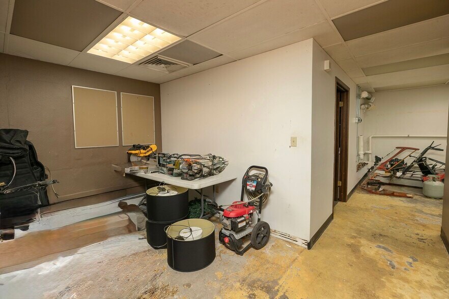 More Photos Of 307 E Center St, Rochester Office For Sale