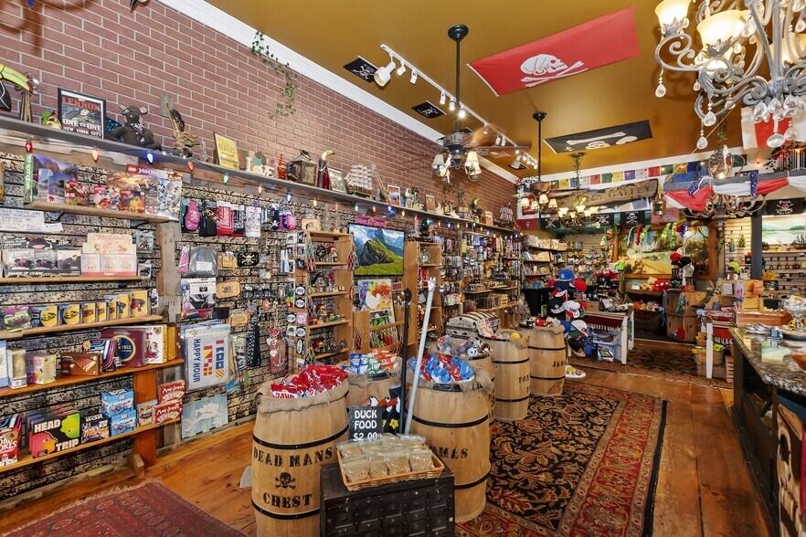 More Photos Of 40728 Village Dr, Big Bear Lake Storefront For Sale