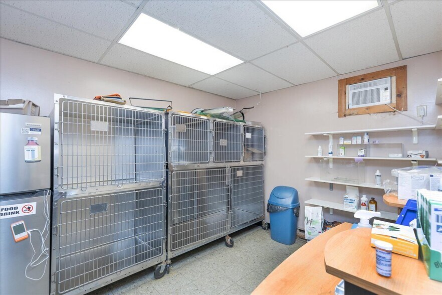 More Photos Of 21 Jackson St, Methuen Veterinarian Kennel For Sale