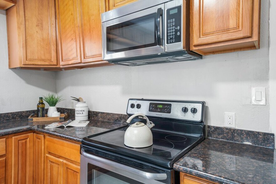 More Photos Of 1817 6th St, Berkeley Apartments For Sale