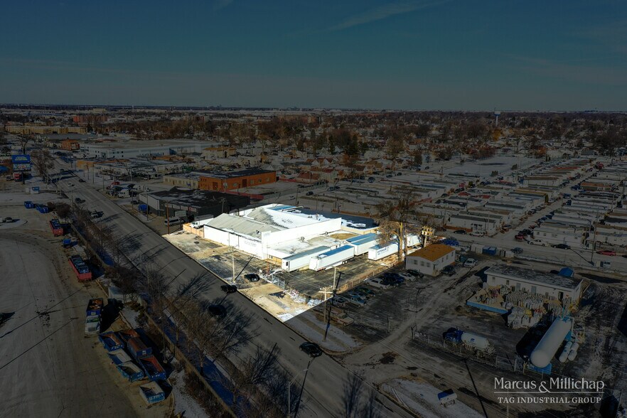 More Photos Of 4817 W Lake St, Melrose Park Manufacturing For Sale