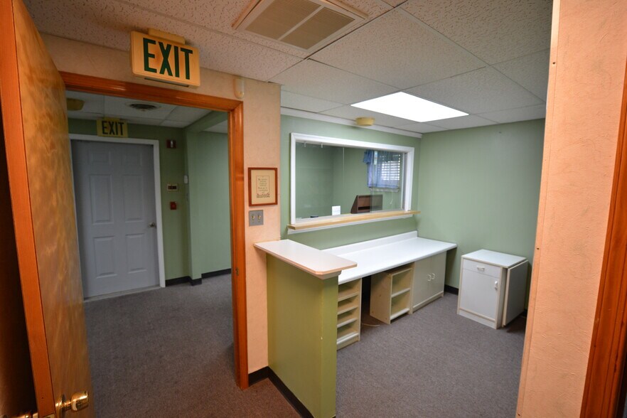 More Photos Of 7836 Oakwood Rd, Glen Burnie Office For Sale