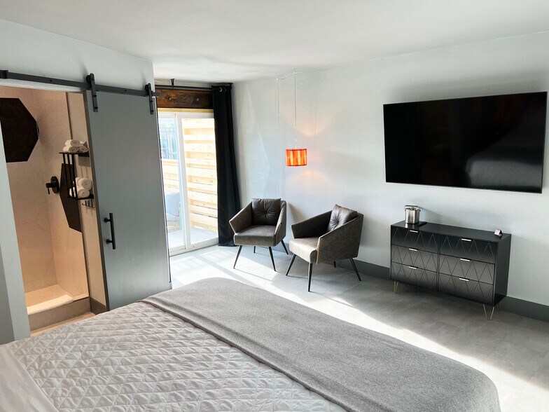 More Photos Of 1108 E Ogden Ave, Las Vegas Hotel For Sale