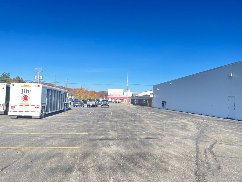 More Photos Of 2325 Sybrant Rd, Traverse City Warehouse For Lease