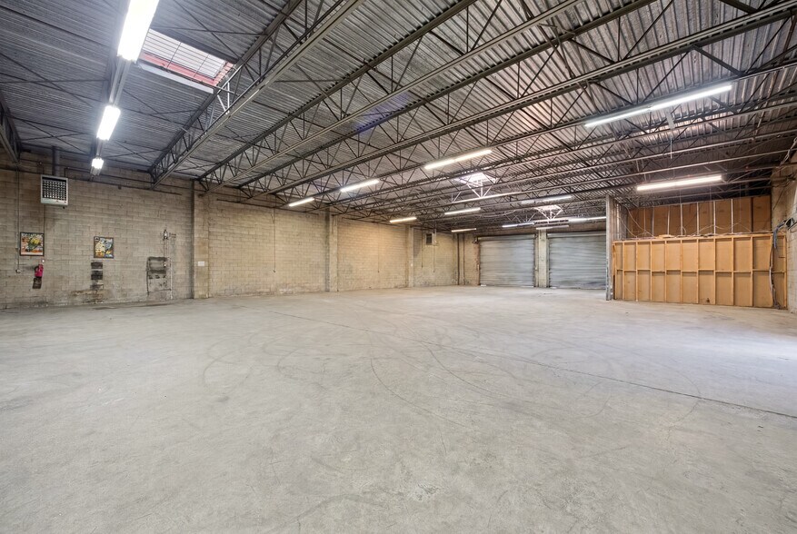 More Photos Of 254 Henry St, Inwood Warehouse For Sale