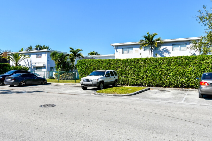 More Photos Of 1951 NE 167th St, North Miami Beach Apartments For Sale