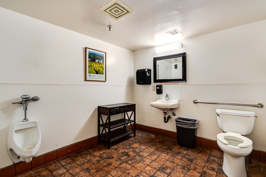 More Photos Of 1270 Broadway, Sonoma Freestanding For Sale