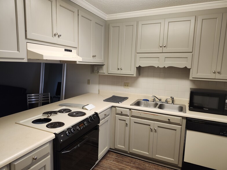 More Photos Of 1514 N Oak St, Valdosta Apartments For Sale