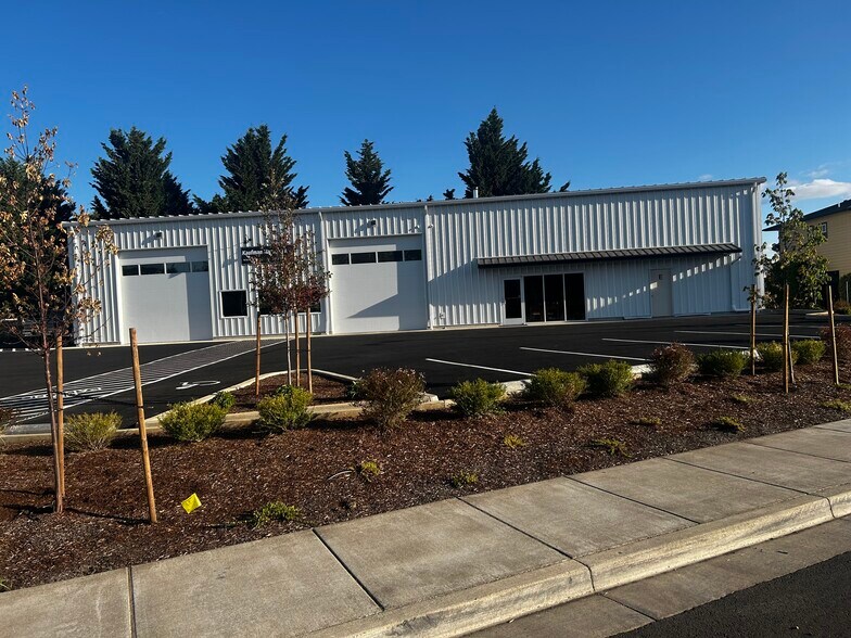 More Photos Of 827 Railway Ave, Silverton Warehouse For Lease