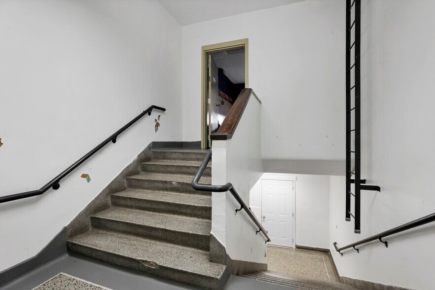 More Photos Of 300 E Auburn Ave, Springfield Office For Sale