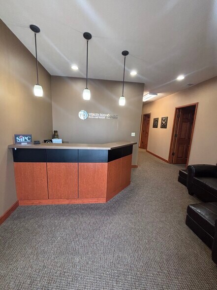 More Photos Of 1820-1824 N 169th Plz, Omaha Office For Lease