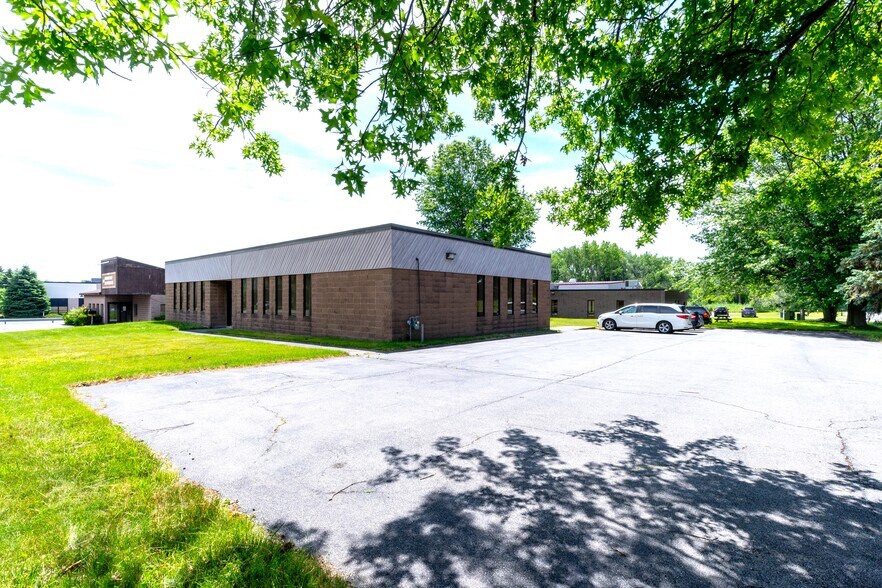 Primary Photo Of 5982 E Molloy Rd, Mattydale Medical For Sale