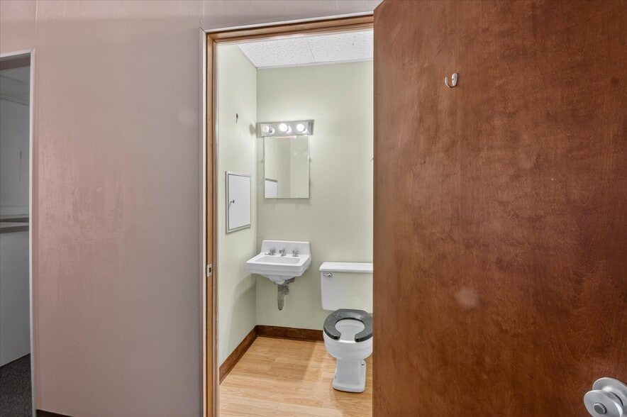 More Photos Of 820 N Pine River St, Ithaca Healthcare For Sale