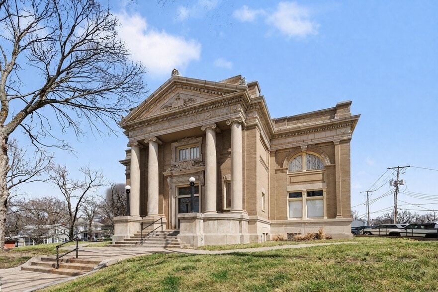 Primary Photo Of 601 S 5th St, Leavenworth Apartments For Sale
