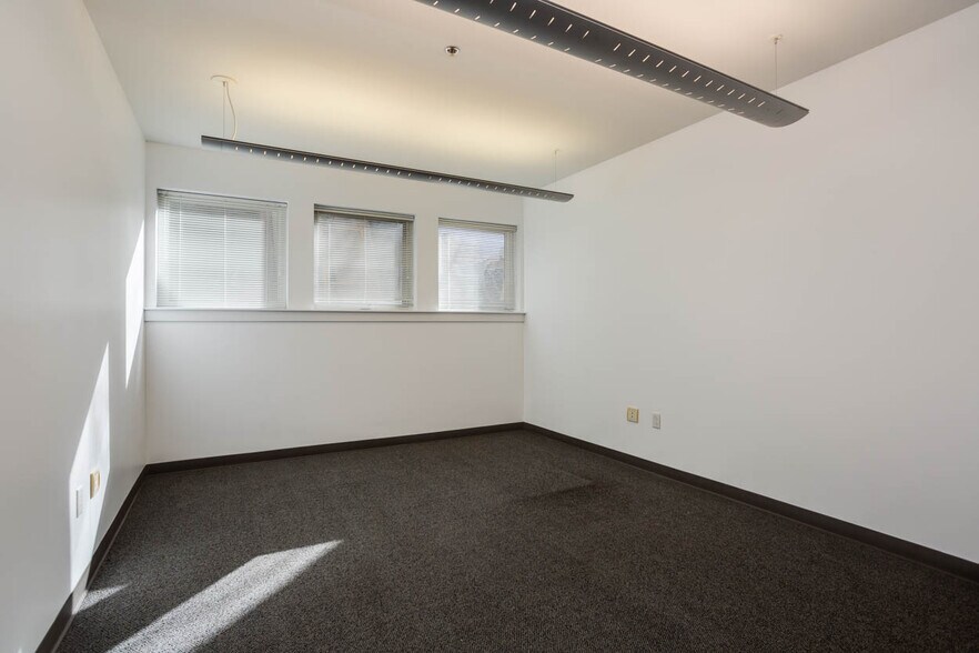 More Photos Of 1140 E Market St, Charlottesville Office For Lease