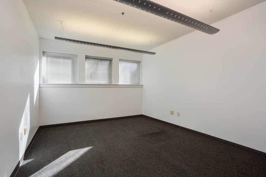 More Photos Of 1140 E Market St, Charlottesville Office For Lease