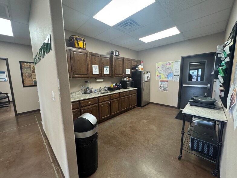 More Photos Of 12120 County 100 rd, Midland Manufacturing For Lease