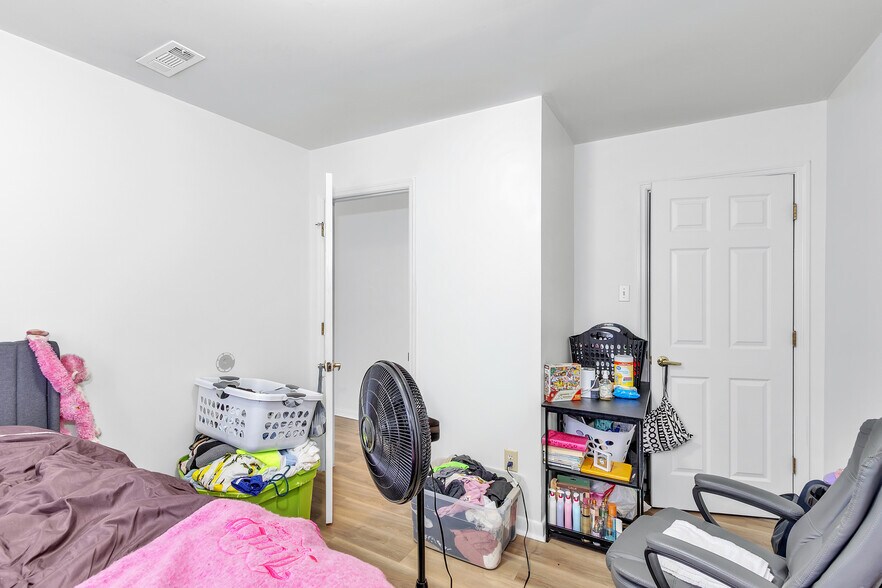 More Photos Of 170 Westwood Dr, Thomson Apartments For Sale