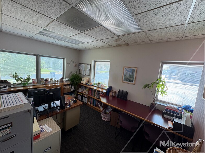 More Photos Of 35 S Dwight St, West Lawn Office For Lease