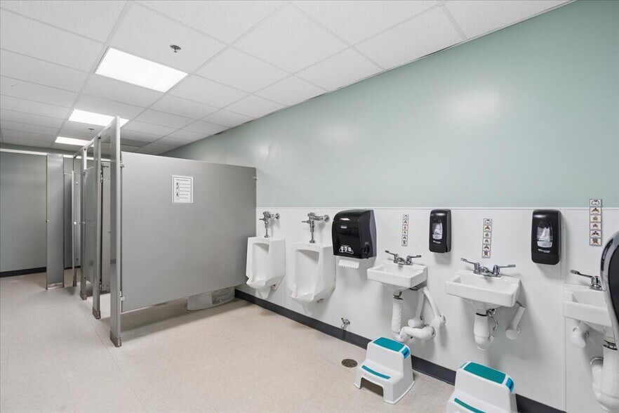 More Photos Of 443 W Lowell Ave, Haverhill Office For Sale