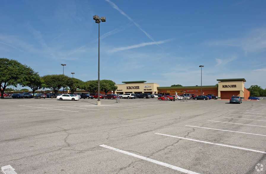 More Photos Of 655-700 W Illinois Ave, Dallas Unknown For Lease