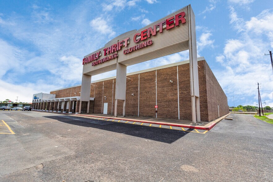 More Photos Of 614 S Wayside Dr, Houston Storefront For Lease