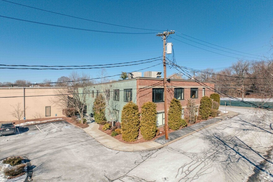 More Photos Of 77 Rumford Ave, Waltham Loft Creative Space For Sale