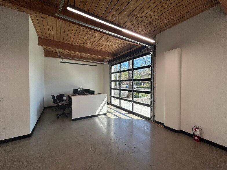 More Photos Of 5615 S Hood Ave, Portland Office For Sale