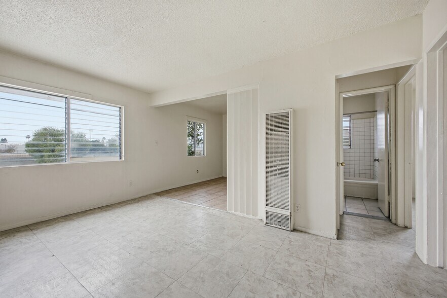 More Photos Of 5914 S Hoover St, Los Angeles Apartments For Sale
