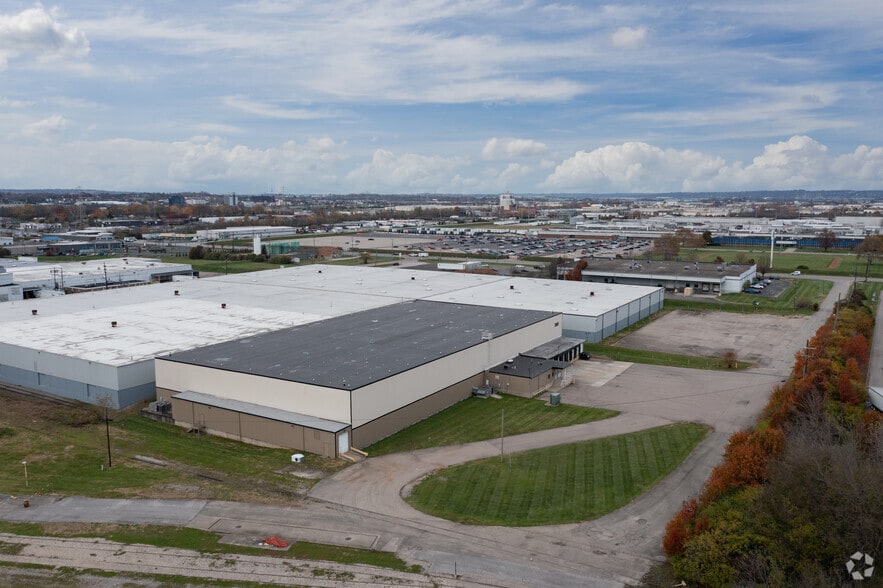 More Photos Of 2881 E Sharon Rd, Cincinnati Warehouse For Lease