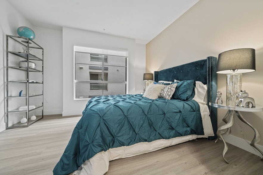 More Photos Of 11049 Magnolia Blvd, North Hollywood Apartments For Lease