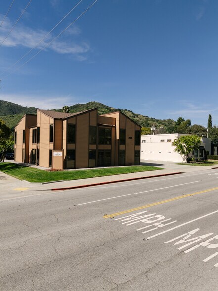 More Photos Of 2505 Canada Blvd, Glendale Office For Lease