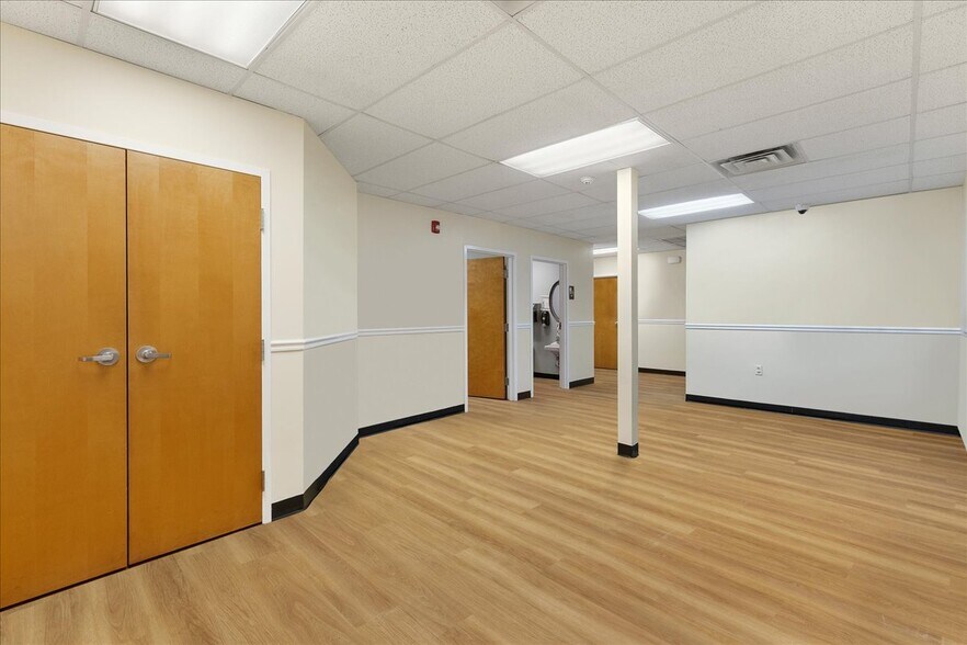 More Photos Of 170 Township Line Rd, Hillsborough Office For Lease