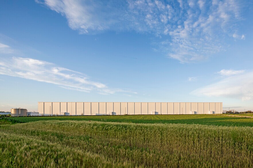 More Photos Of 21700 Galway Ln, Lakeville Refrigeration Cold Storage For Lease