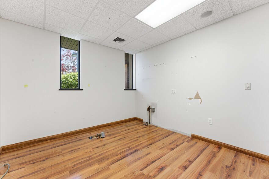 More Photos Of 75 Van Deene Ave, West Springfield Office For Lease