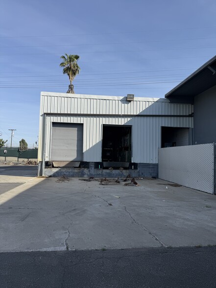 More Photos Of 7535 Woodman Pl, Van Nuys Warehouse For Lease