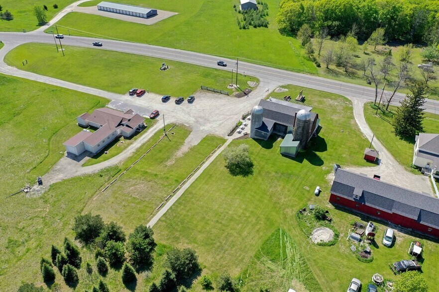 More Photos Of 6216 WI-42, Egg Harbor General Retail For Sale