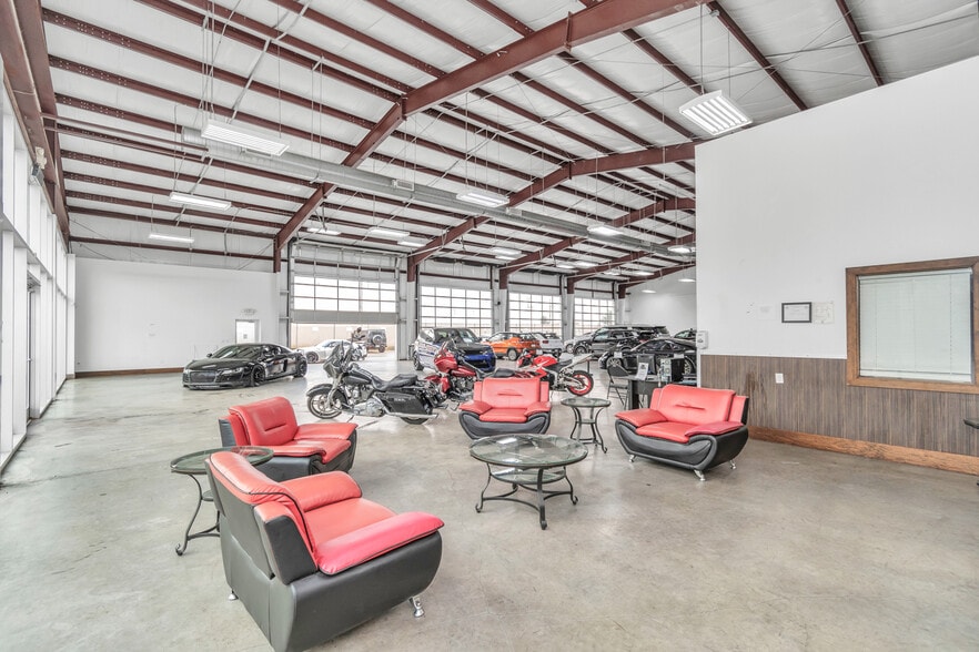 More Photos Of 14902 N Fwy Service Rd, Houston Freestanding For Sale