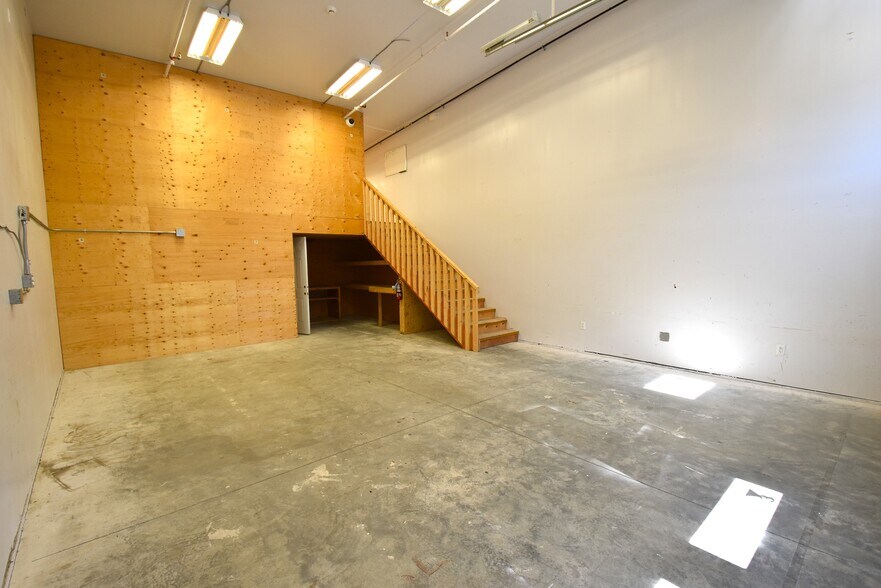 More Photos Of 9903 209 St NW, Edmonton Warehouse For Sale