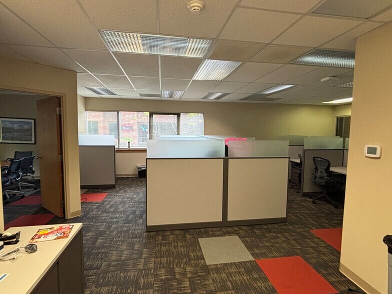 More Photos Of 950 W Valley Rd, Wayne Office For Sale