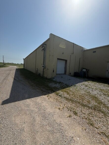 More Photos Of 608 W Lockling St, Brookfield Restaurant For Lease