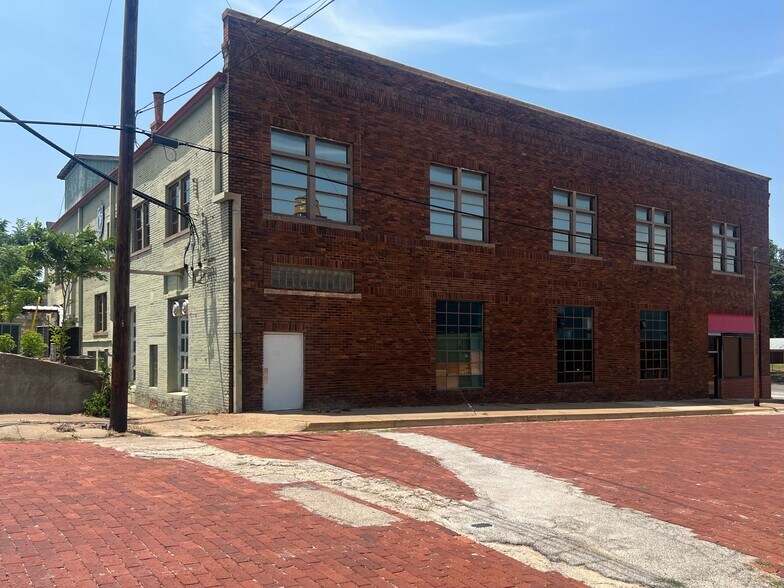 More Photos Of 400 W Main St, Eastland Warehouse For Sale