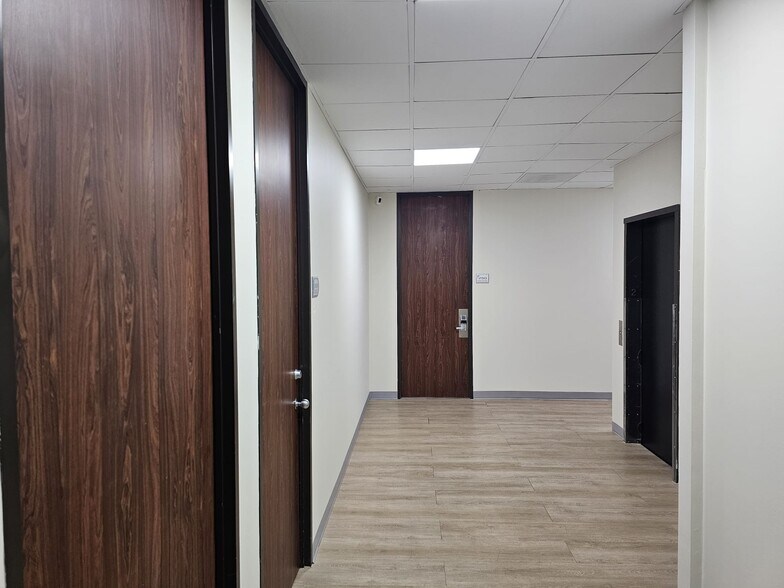 More Photos Of 800 Tully Rd, Houston Office For Sale